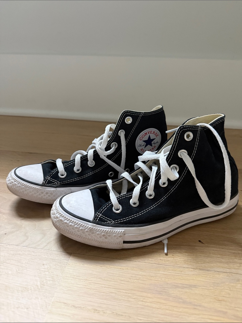 Converse Chuck Taylor Unisex M5.5 / W7.5 Black & White High Top Sneakers